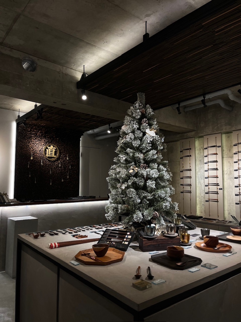 青山店内クリスマスツリー